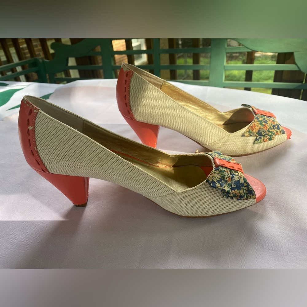 Seychelles Peep Toe Heels with Floral Bow - Size 8 - Picture 5 of 12
